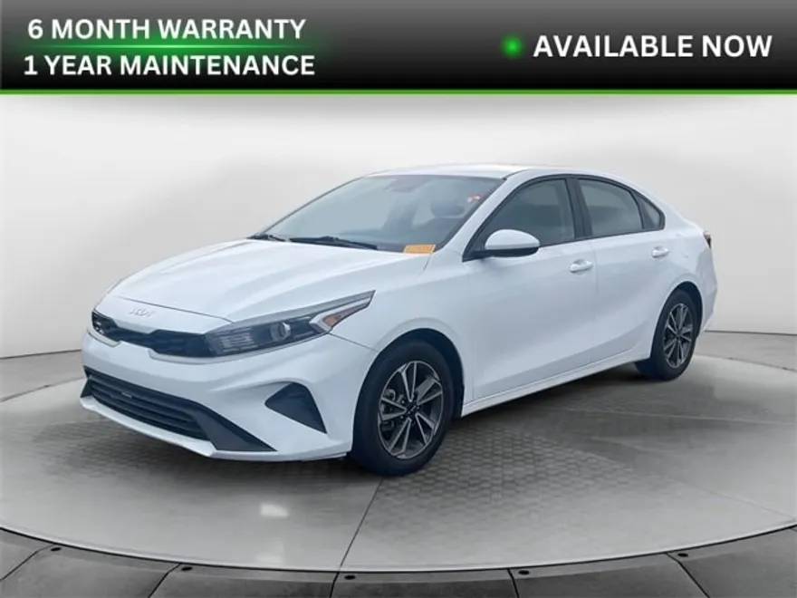 2023 Kia Forte LXS photo 1
