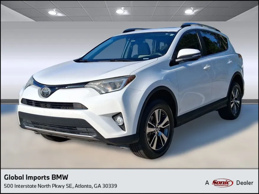2017 Toyota RAV4 XLE photo 1
