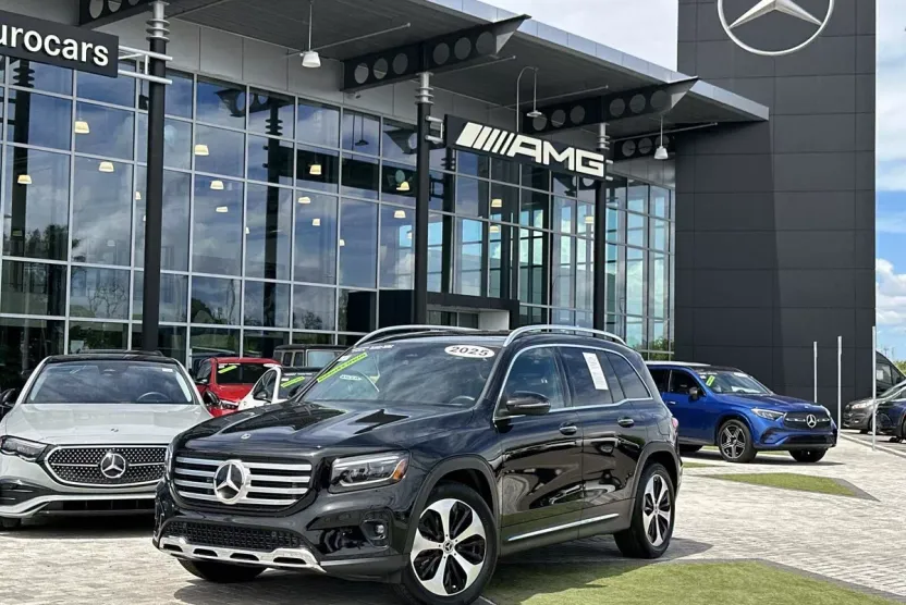 2025 Mercedes Benz GLB 250 photo 1