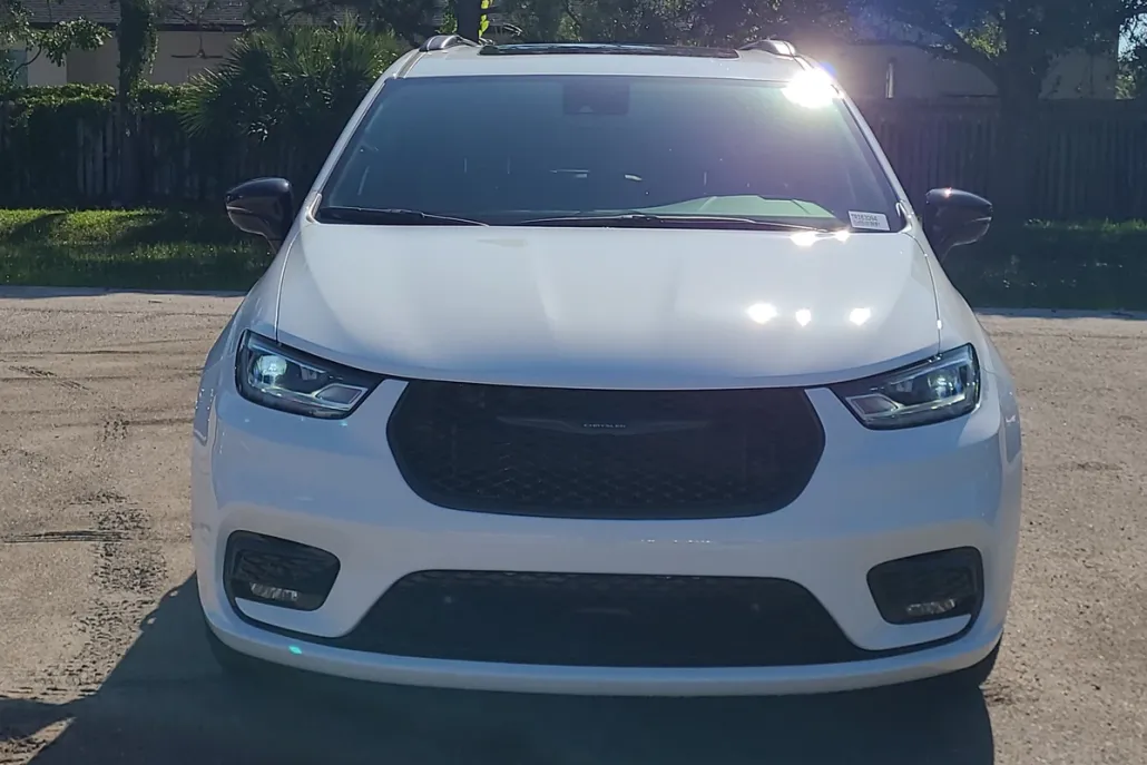 2026 Chrysler Pacifica Limited photo 1