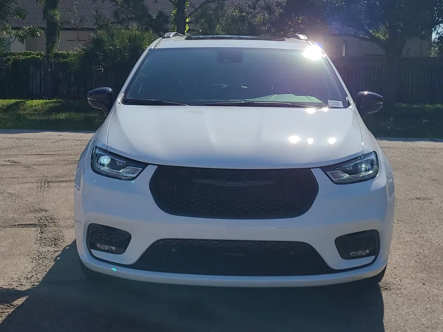 2026 Chrysler Pacifica Limited photo 1