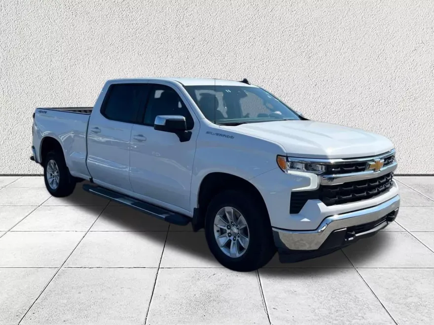 2023 Chevrolet Silverado 1500 LT photo 1