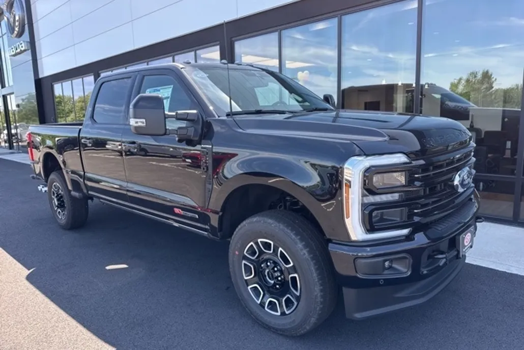 2025 Ford F-350 Platinum photo 1