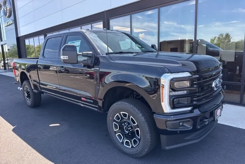 2025 Ford F-350 Platinum photo 1