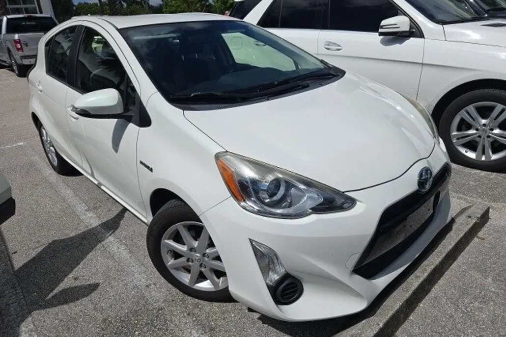 2015 Toyota Prius C Three photo 1