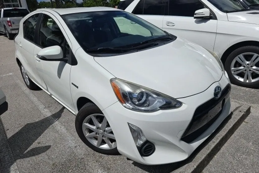 2015 Toyota Prius C Three photo 1