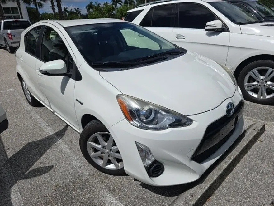 2015 Toyota Prius C Three photo 1