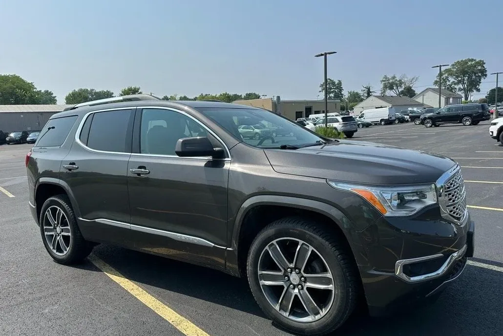 2019 Gmc Acadia Denali photo 1
