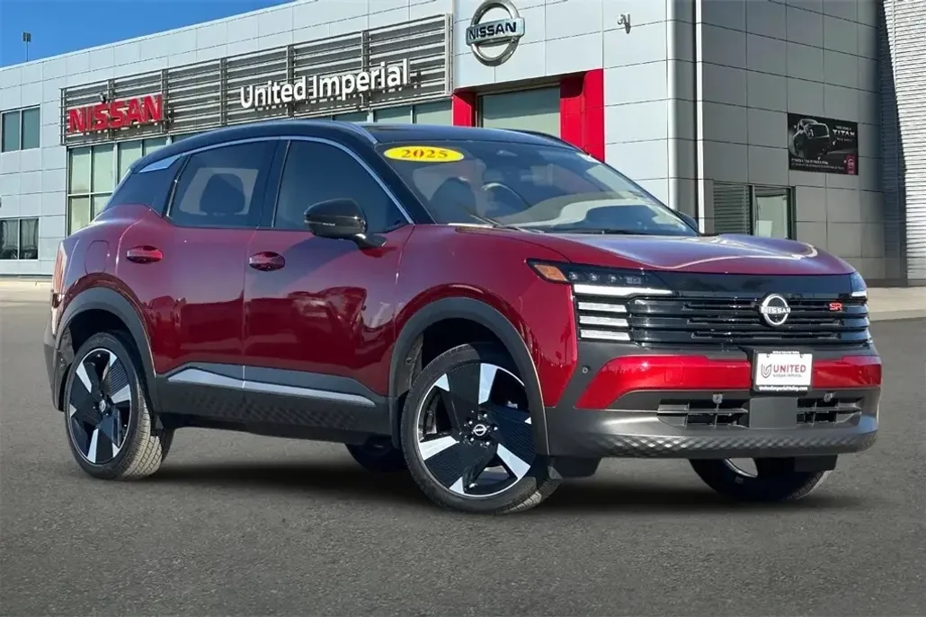 2025 Nissan Kicks SR photo 1