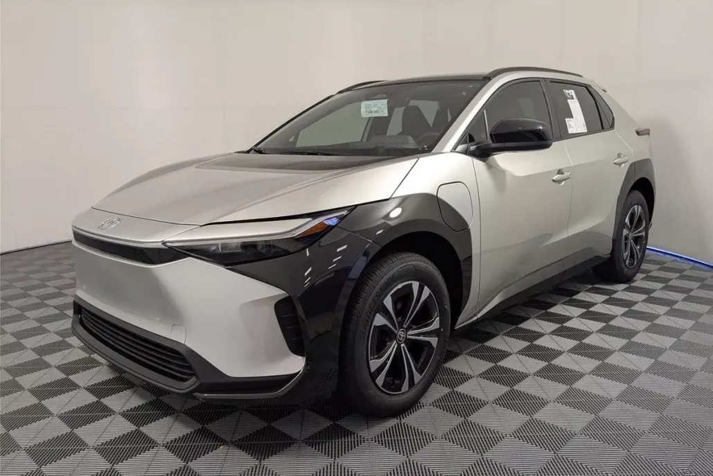 2025 Toyota bZ4X XLE photo 1