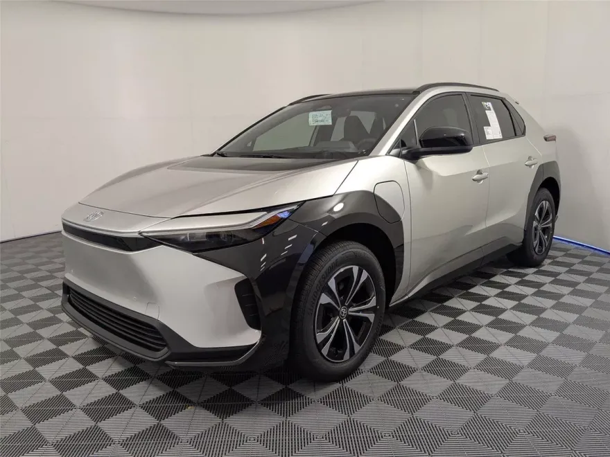 2025 Toyota bZ4X XLE photo 1