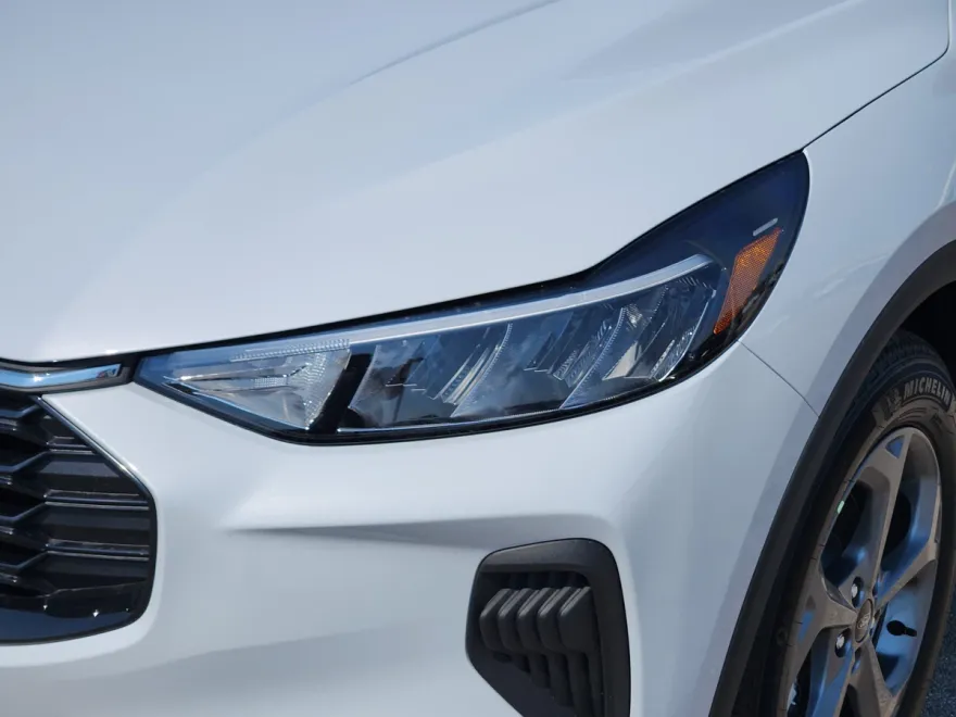 2025 Ford Escape ST-Line photo 1