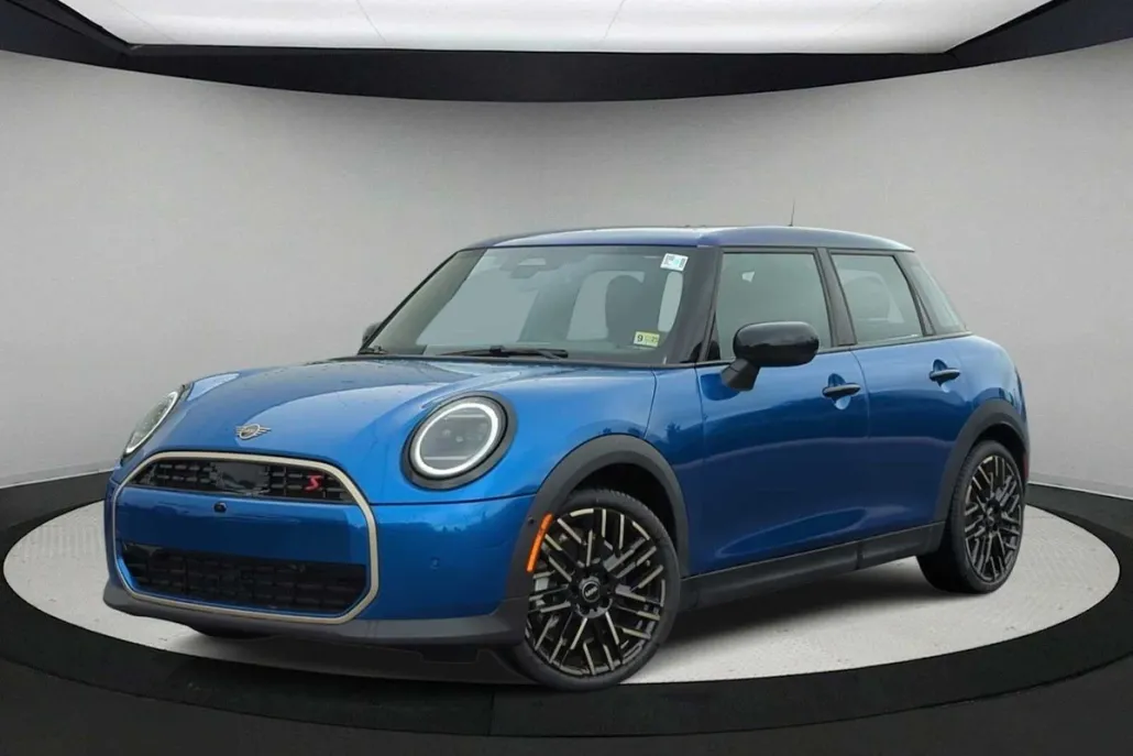 2025 Mini Cooper 4 Door Hardtop S Iconic photo 1