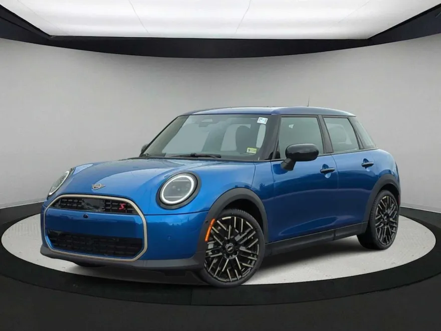 2025 Mini Cooper 4 Door Hardtop S Iconic photo 1