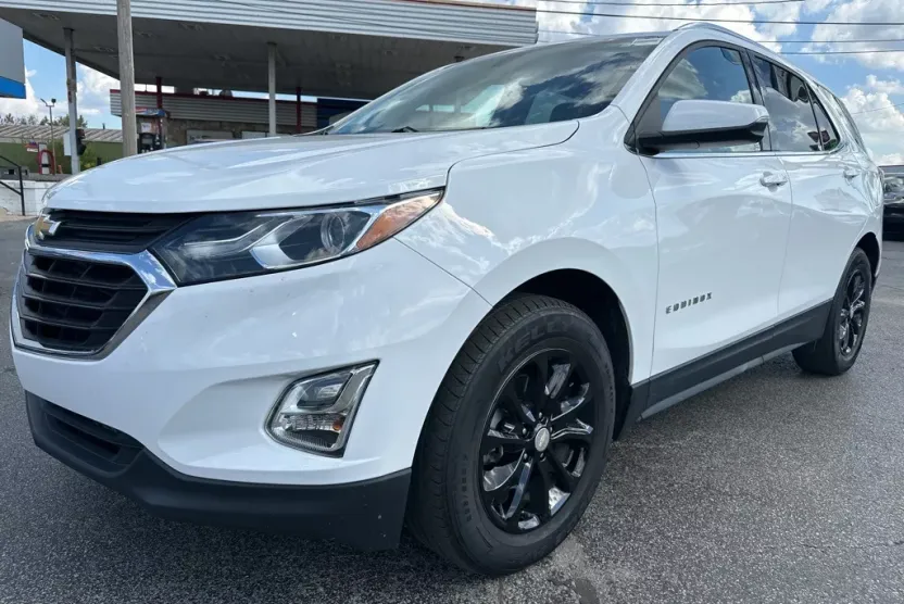 2019 Chevrolet Equinox LT photo 1