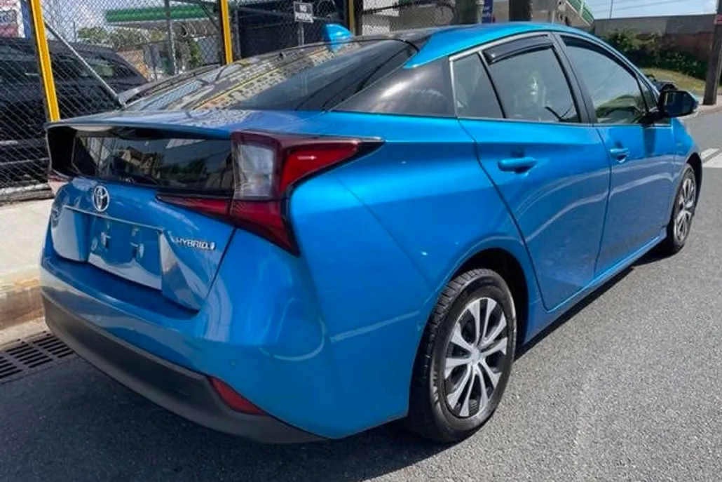 2020 Toyota Prius LE AWD-e photo 1