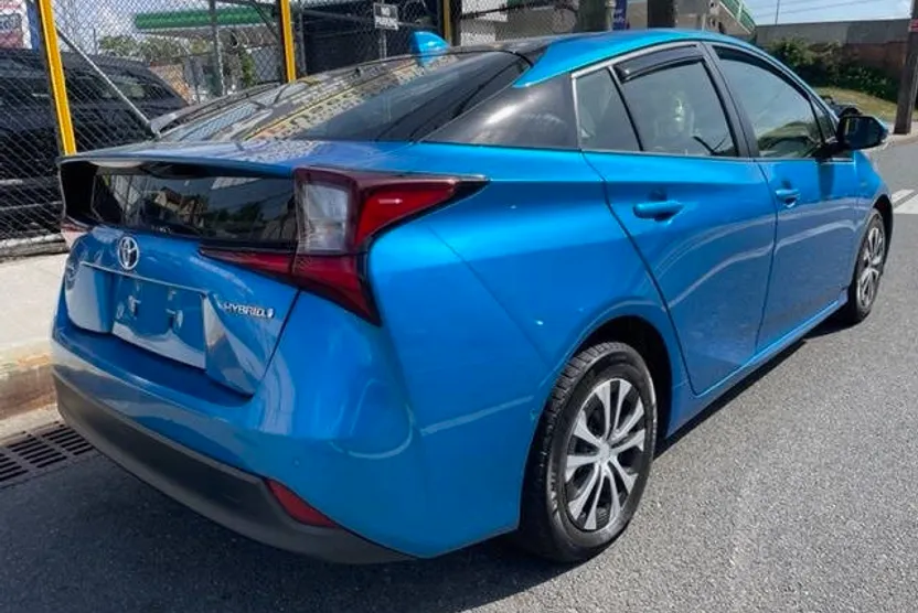 2020 Toyota Prius LE AWD-e photo 1