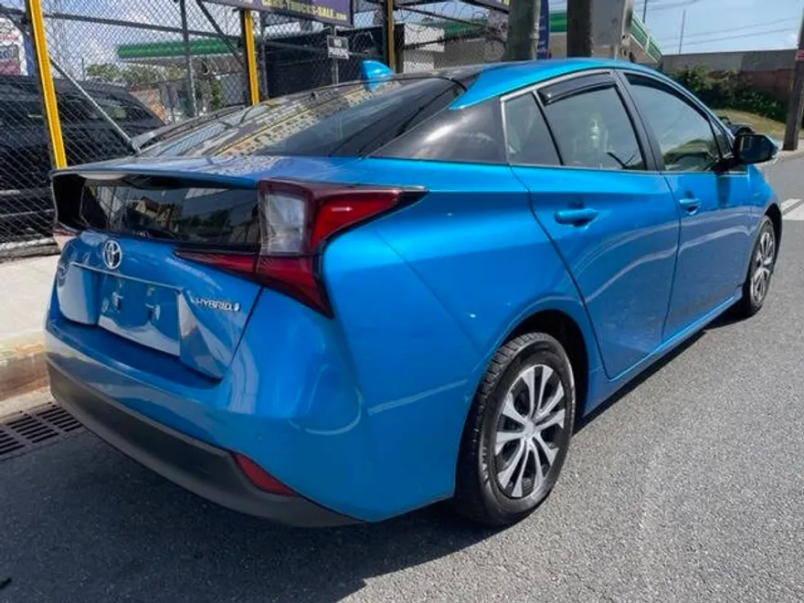 2020 Toyota Prius LE AWD-e photo 1