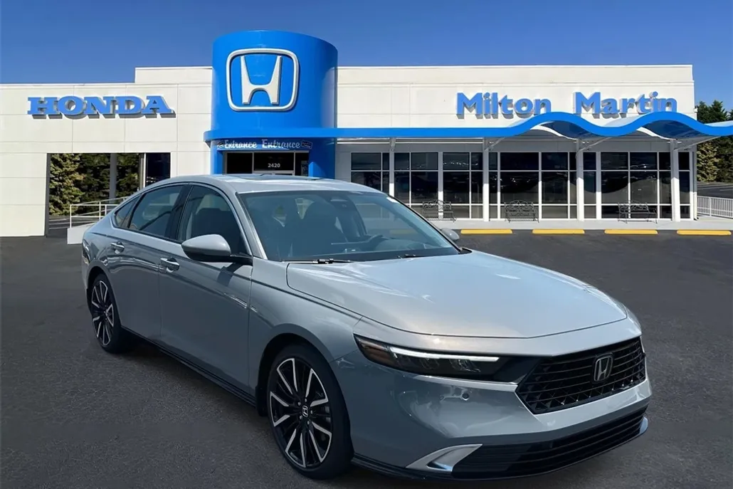 2025 Honda Accord Hybrid Touring photo 1