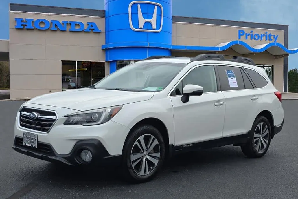 2018 Subaru Outback Limited photo 1