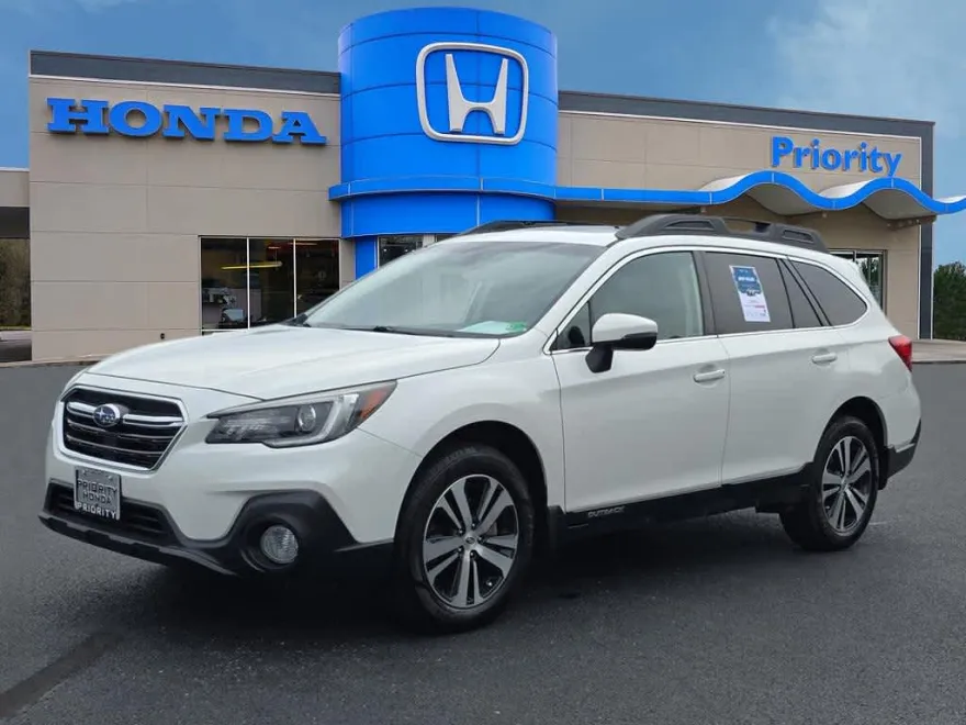 2018 Subaru Outback Limited photo 1