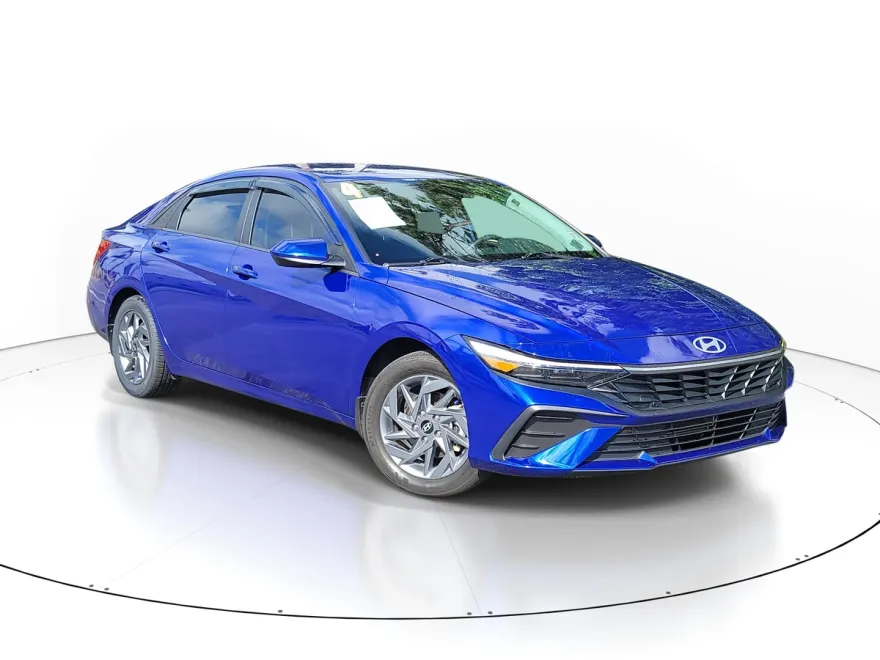 2024 Hyundai Elantra SEL photo 1