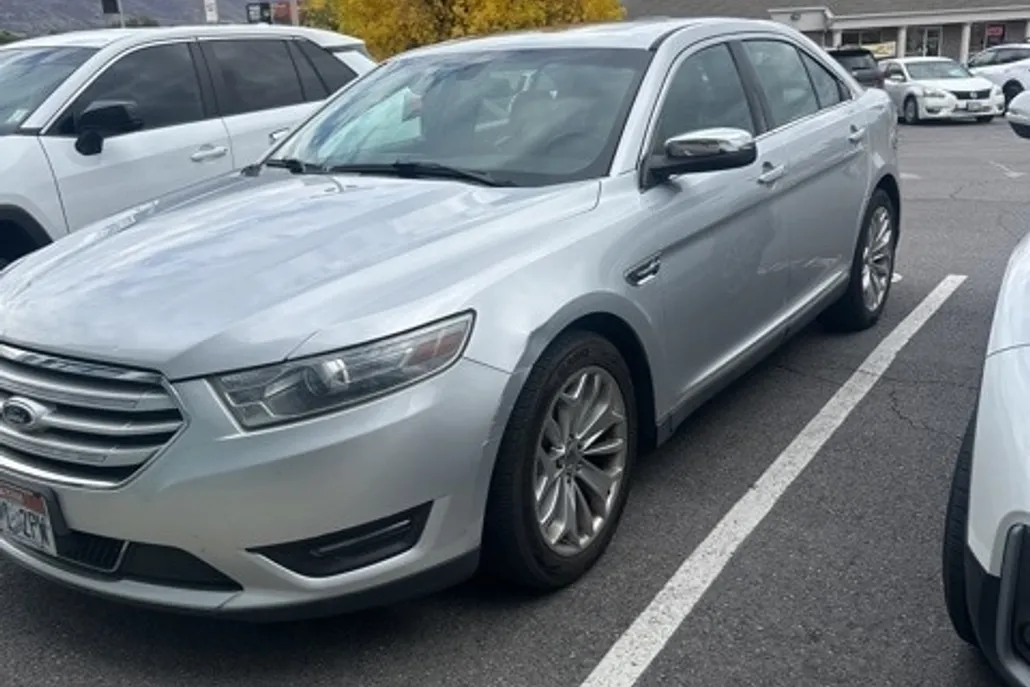 2013 Ford Taurus Limited photo 1