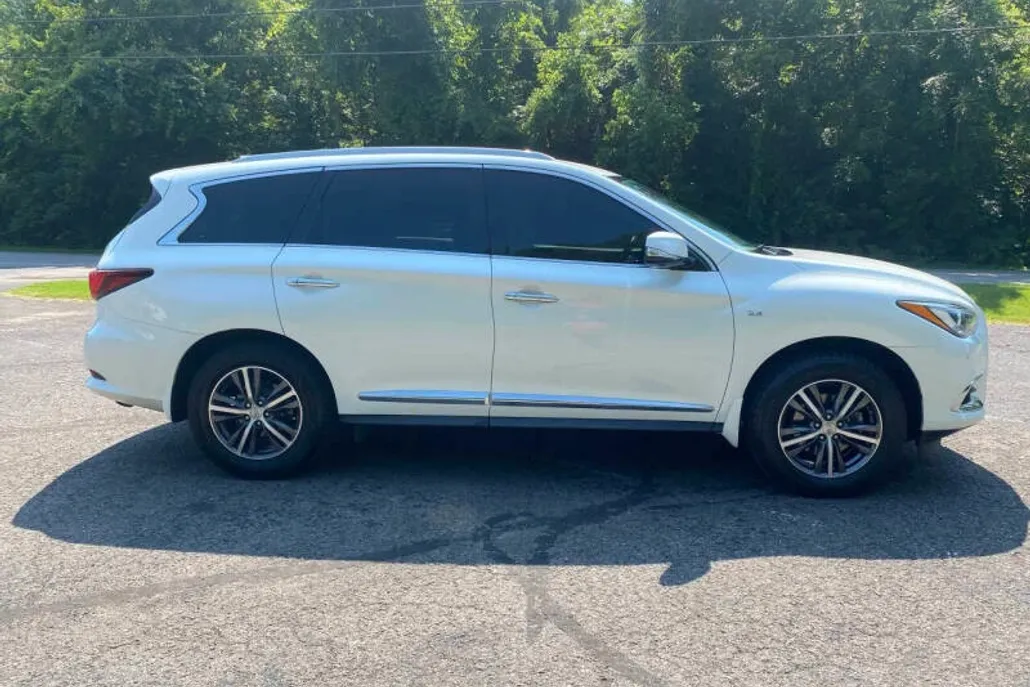2018 Infiniti QX60 photo 1