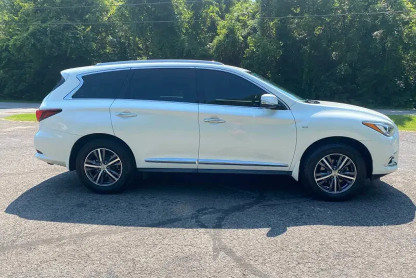 2018 Infiniti QX60 photo 1