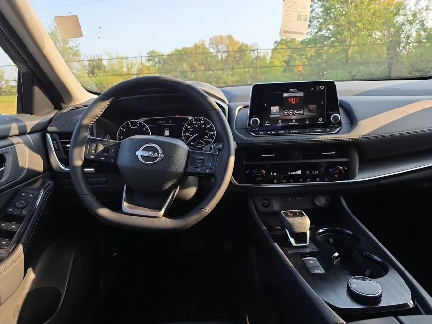 2026 Nissan Rogue SV photo 1
