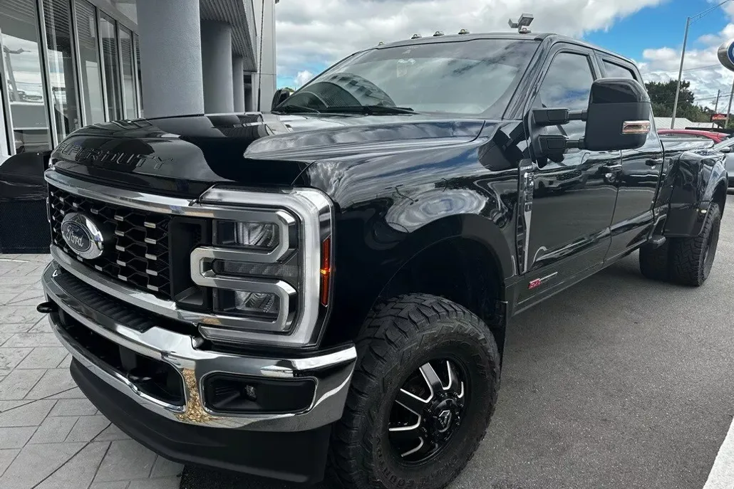 2024 Ford F-350 Lariat photo 1
