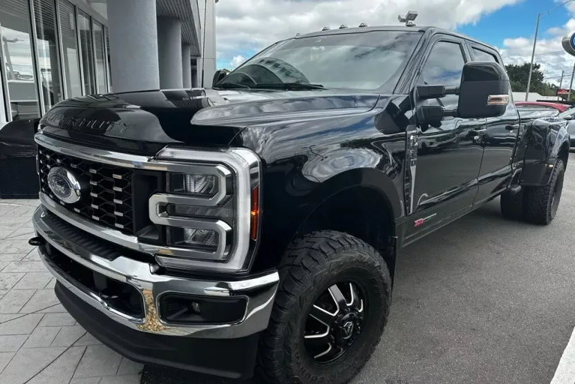 2024 Ford F-350 Lariat photo 1