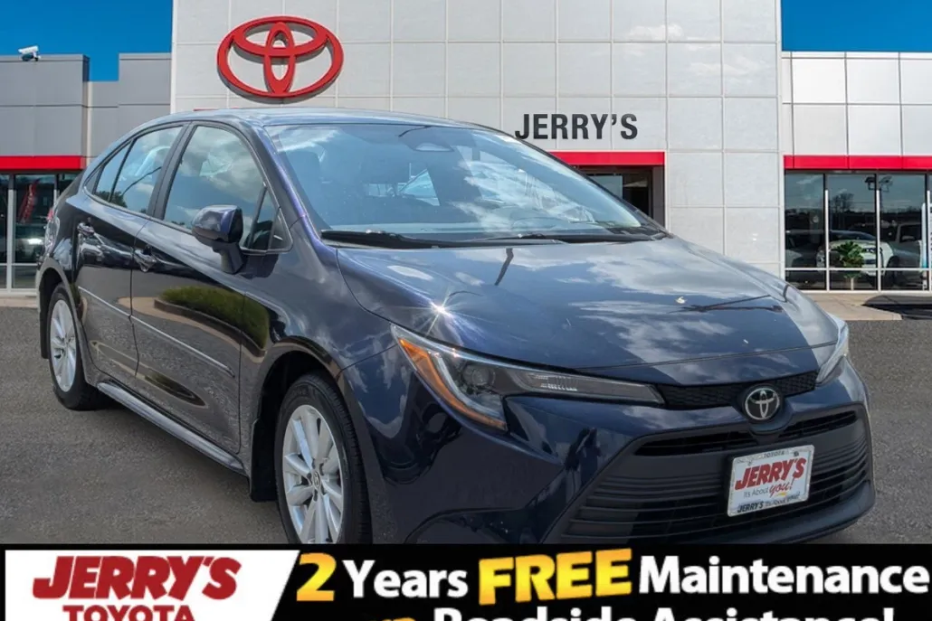 2023 Toyota Corolla LE photo 1
