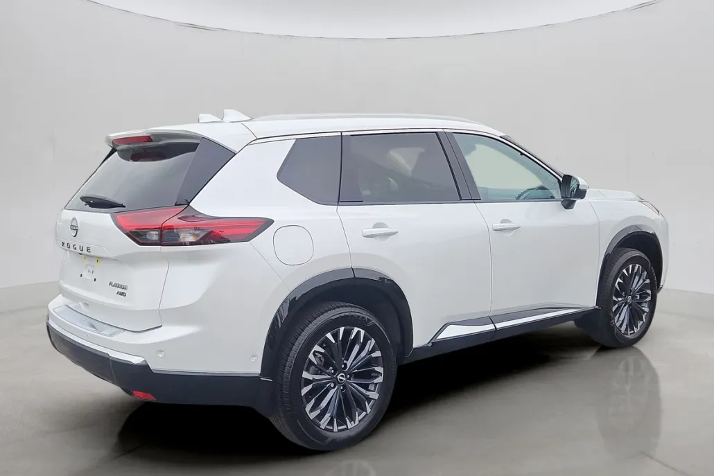 2025 Nissan Rogue AWD Platinum photo 1