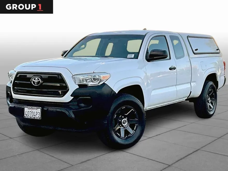 2017 Toyota Tacoma SR photo 1