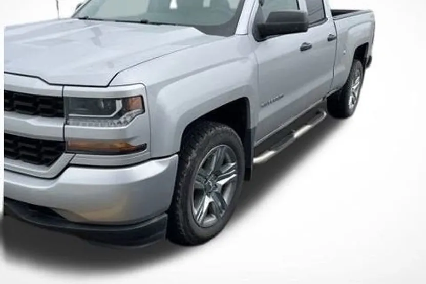 2017 Chevrolet Silverado 1500 Custom photo 1