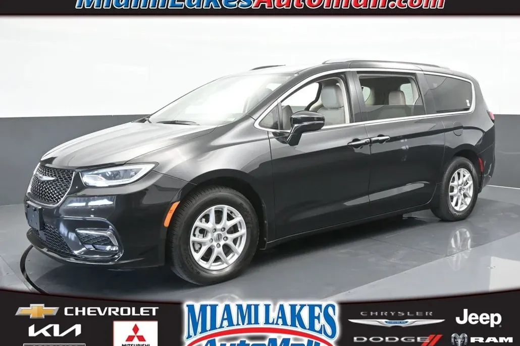 2021 Chrysler Pacifica Touring L photo 1