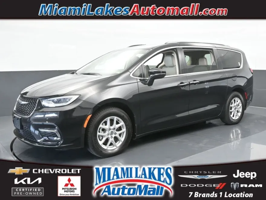 2021 Chrysler Pacifica Touring L photo 1