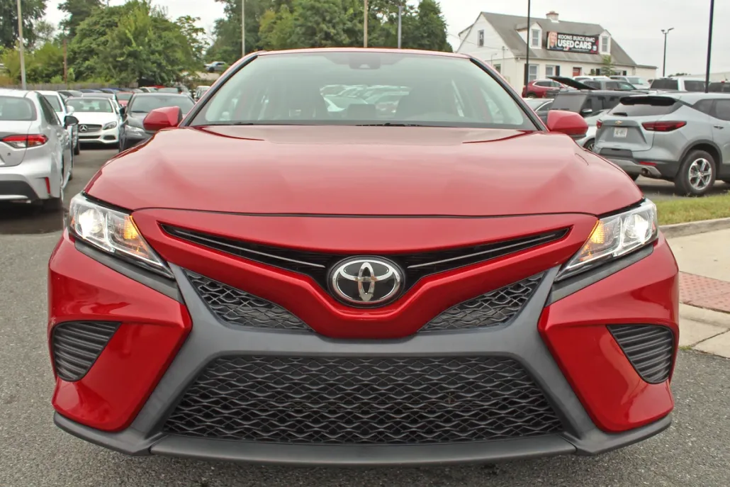 2019 Toyota Camry SE XLE photo 1