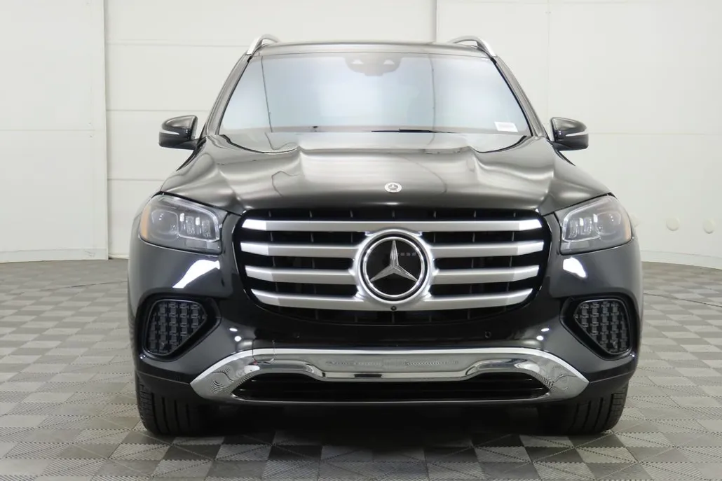2025 Mercedes Benz GLS 450 4MATIC photo 1