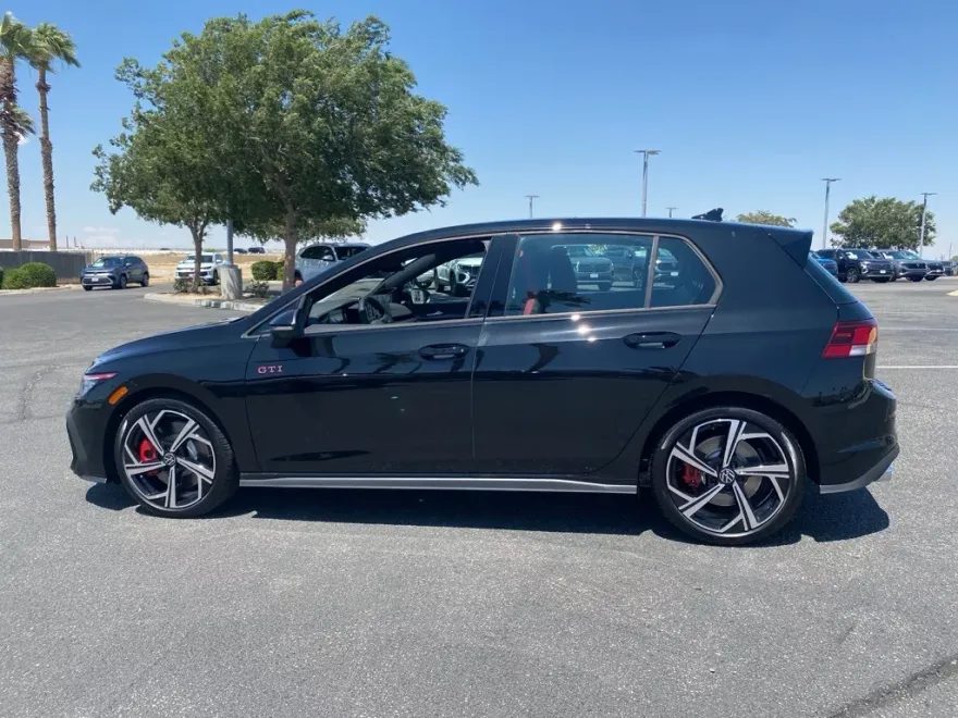 2025 Volkswagen Golf GTI SE photo 1