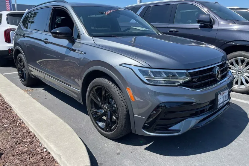 2023 Volkswagen Tiguan SE R-Line Black photo 1