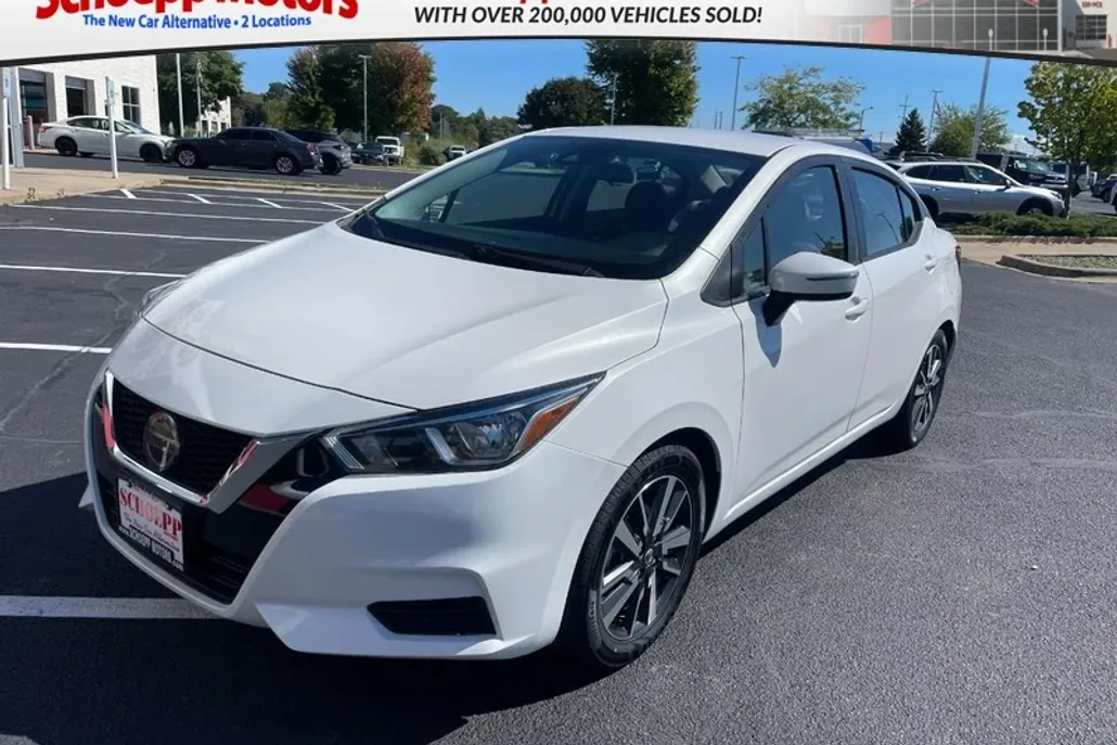2021 Nissan Versa SV photo 1