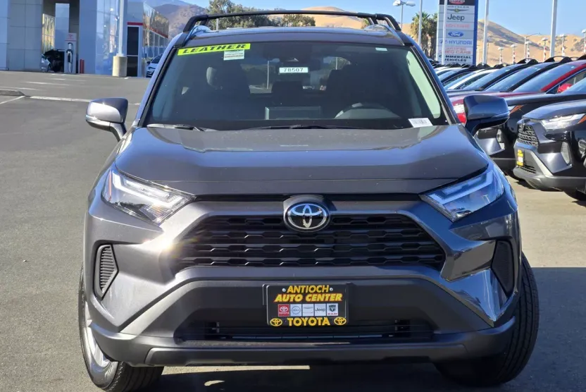 2025 Toyota RAV4 XLE photo 1