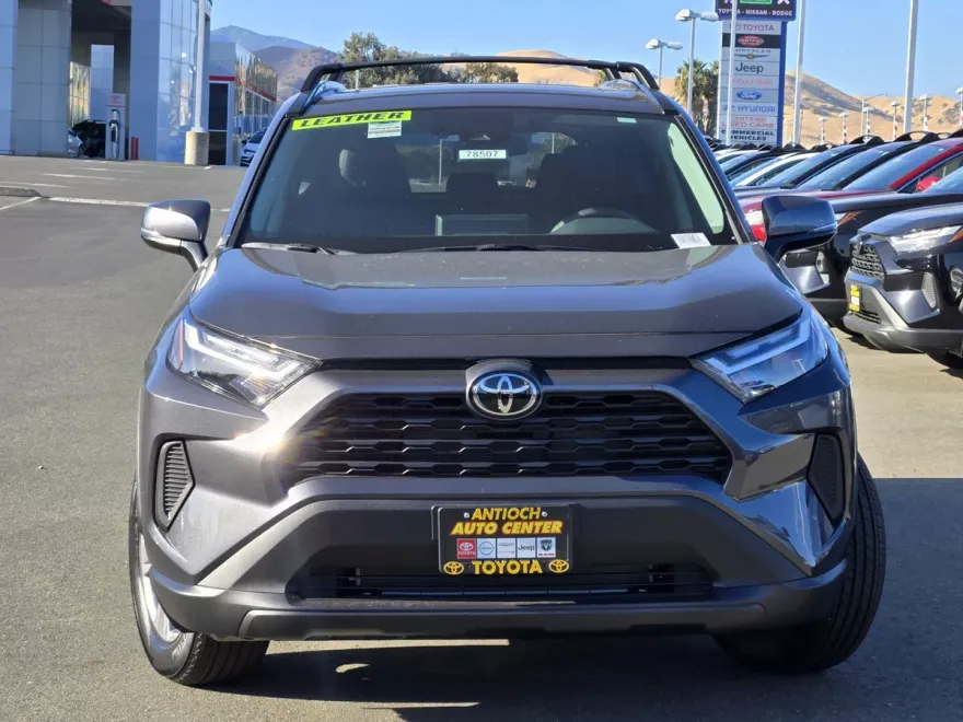 2025 Toyota RAV4 XLE photo 1