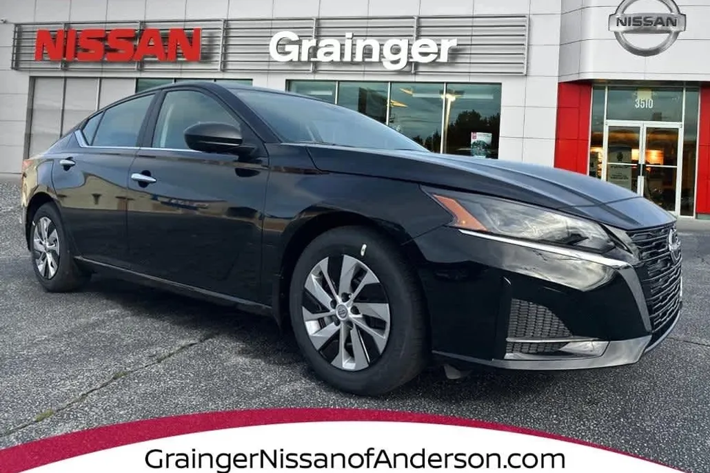 2025 Nissan Altima S photo 1