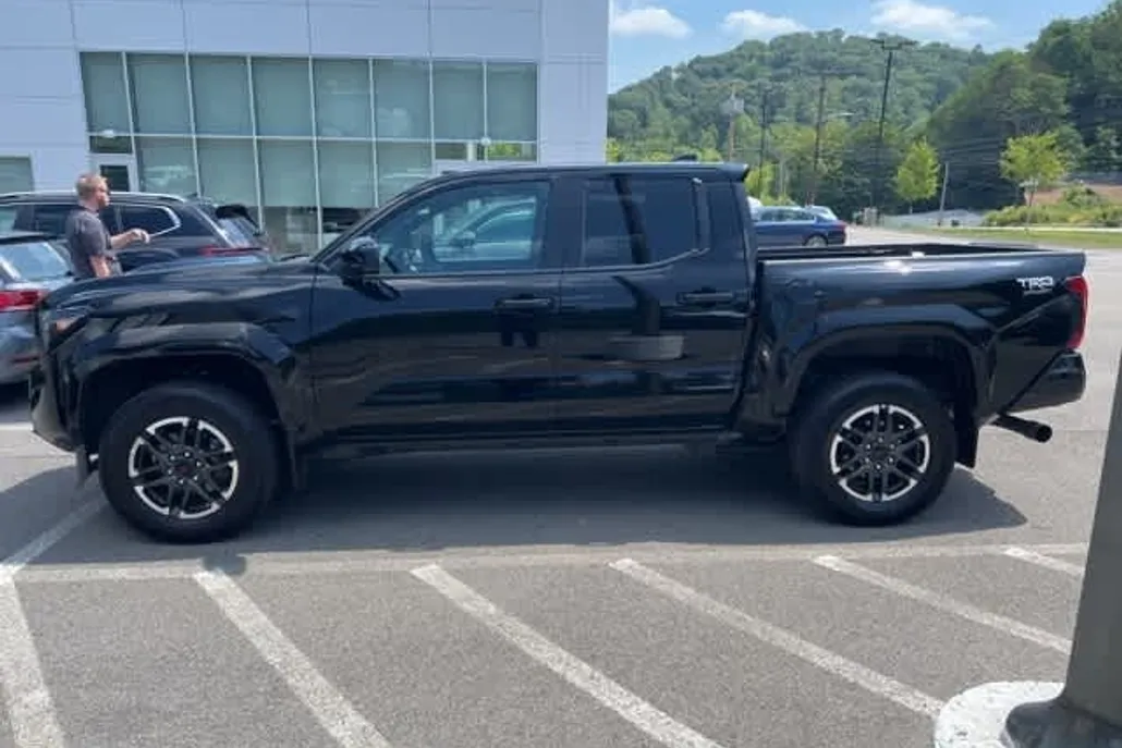2024 Toyota Tacoma TRD Sport photo 1