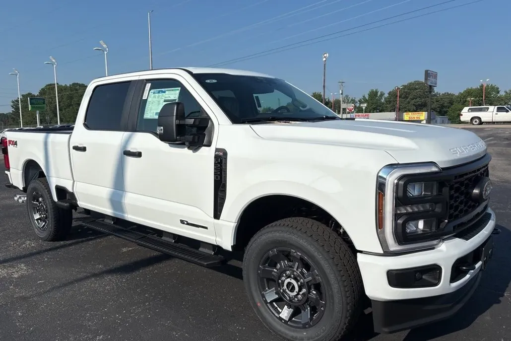 2025 Ford F-250 photo 1