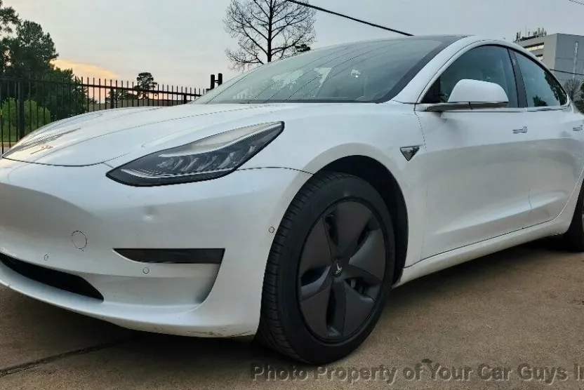 2019 Tesla Model 3 Standard Range Plus photo 1