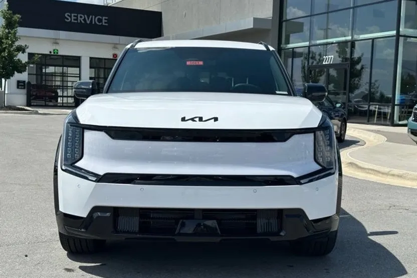 2026 Kia EV9 Land photo 1